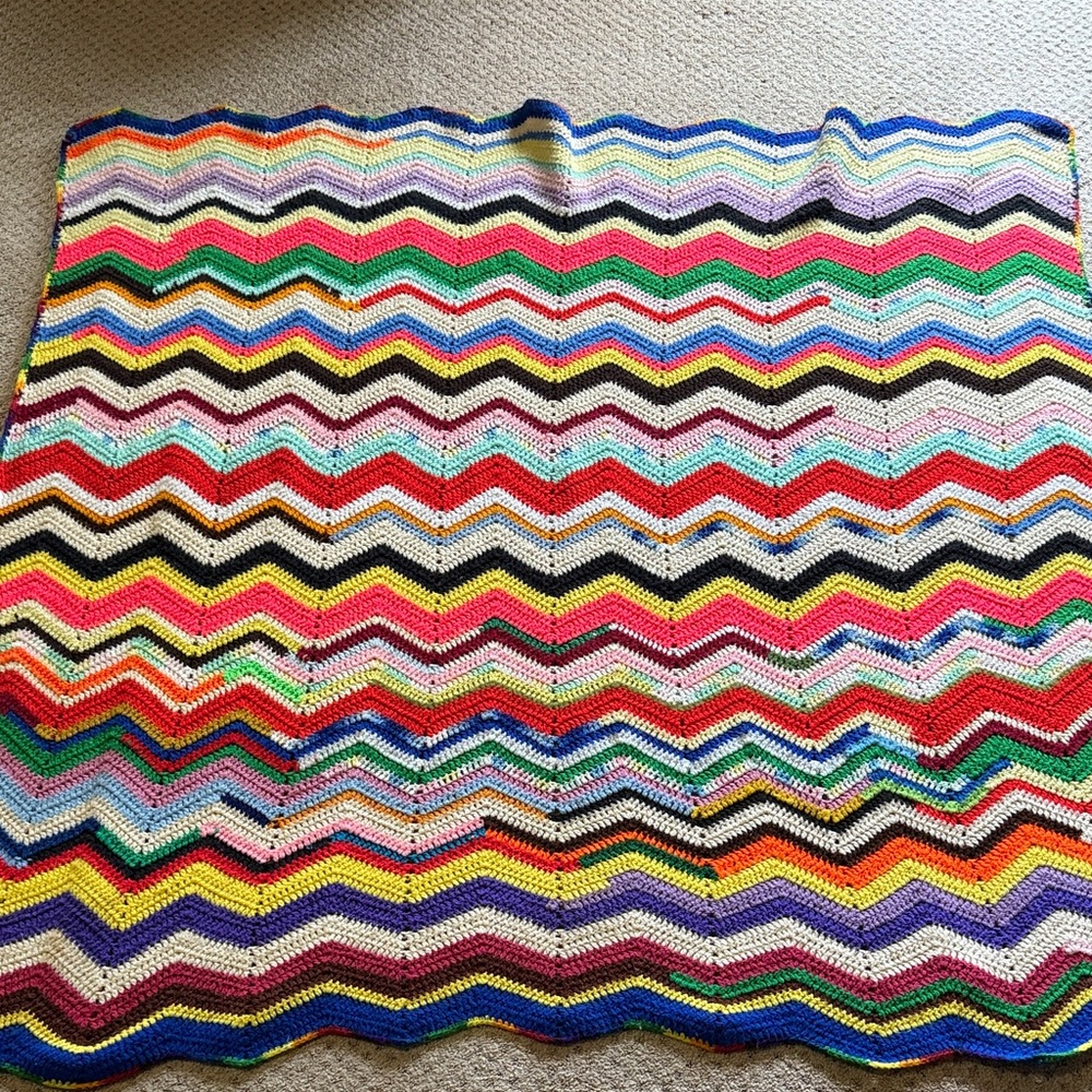 Vintage Hand Knitted Chevron Throw ~65x60 - Picture 2 of 7